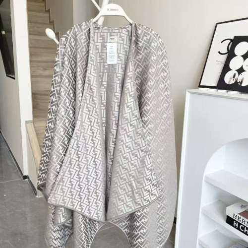 펜디 울 케이프