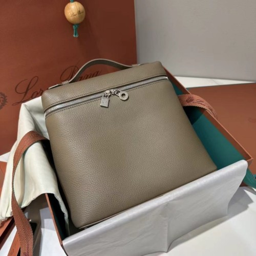 로로피아나 엑스트라포켓 백팩