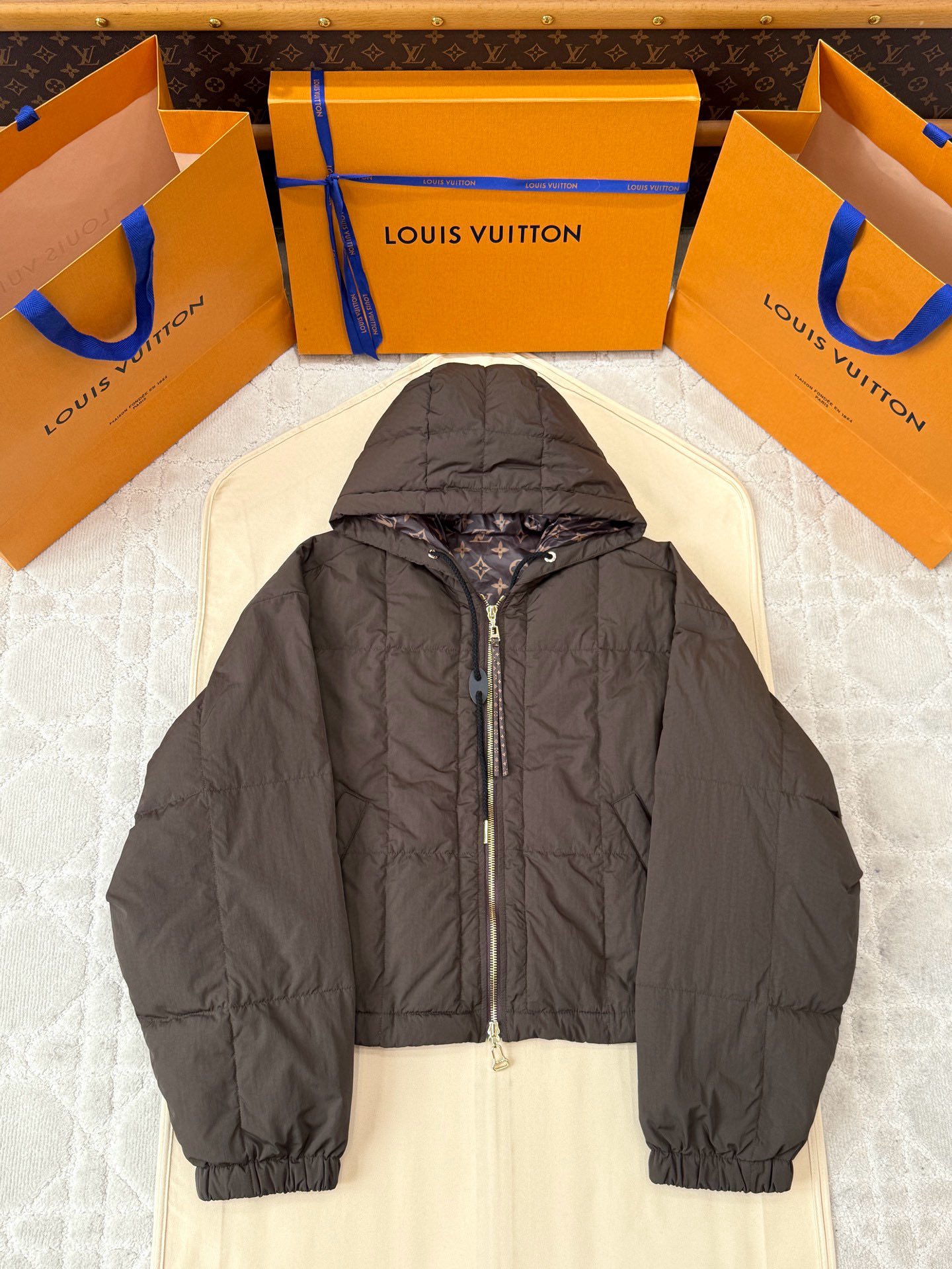 루이비통 25fw 숏 패딩