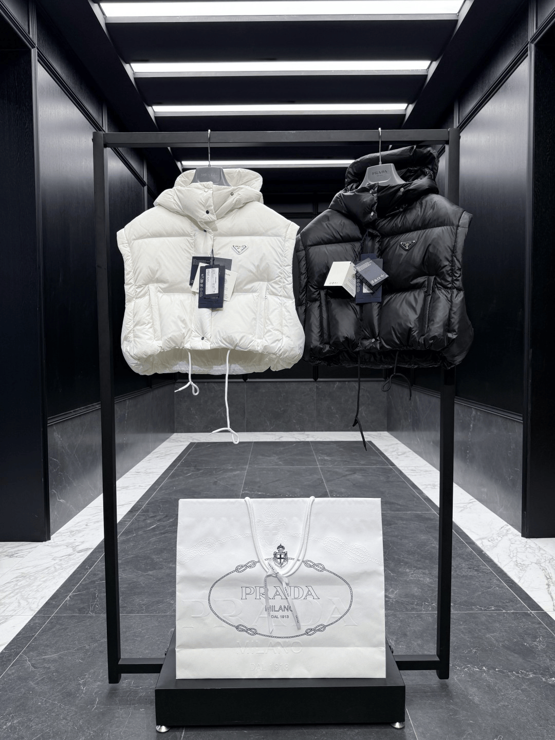 프라다 리나일론 탈부착 패딩