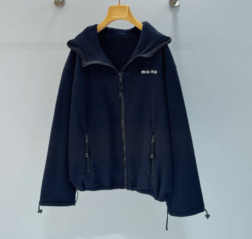 미우미우 폴라 프리스 L사이즈오버핏 네이비색상 (3일이내 수령가능) 당일출고