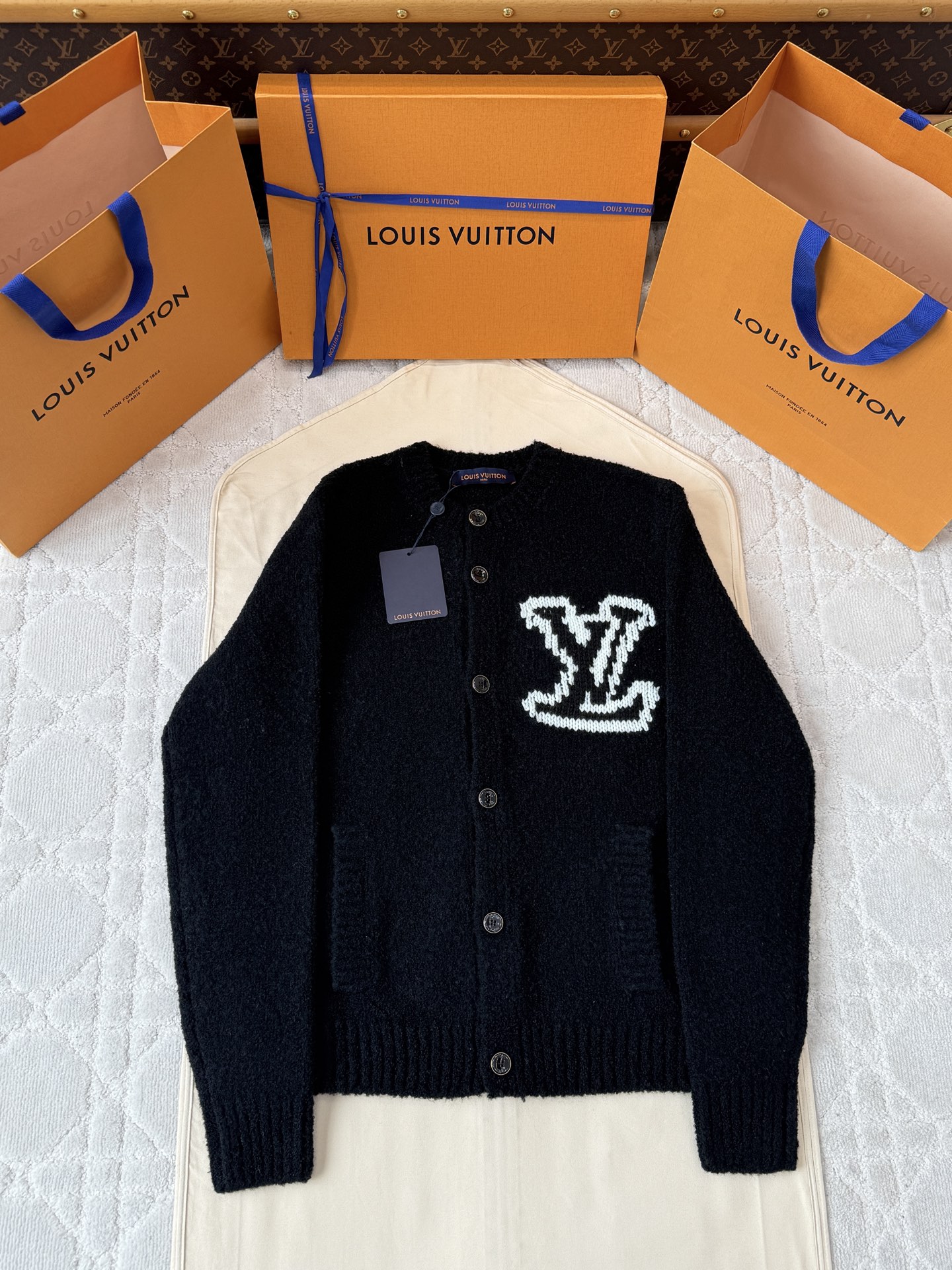 루이비통 로고 니트 가디건