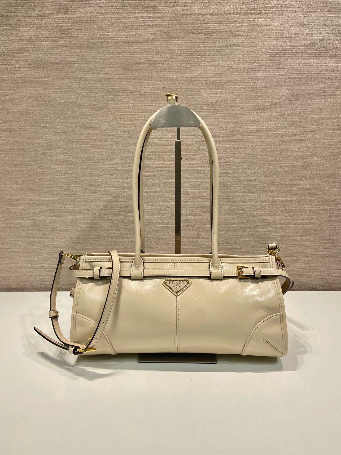 프라다 보니 백 미디움 트래버틴