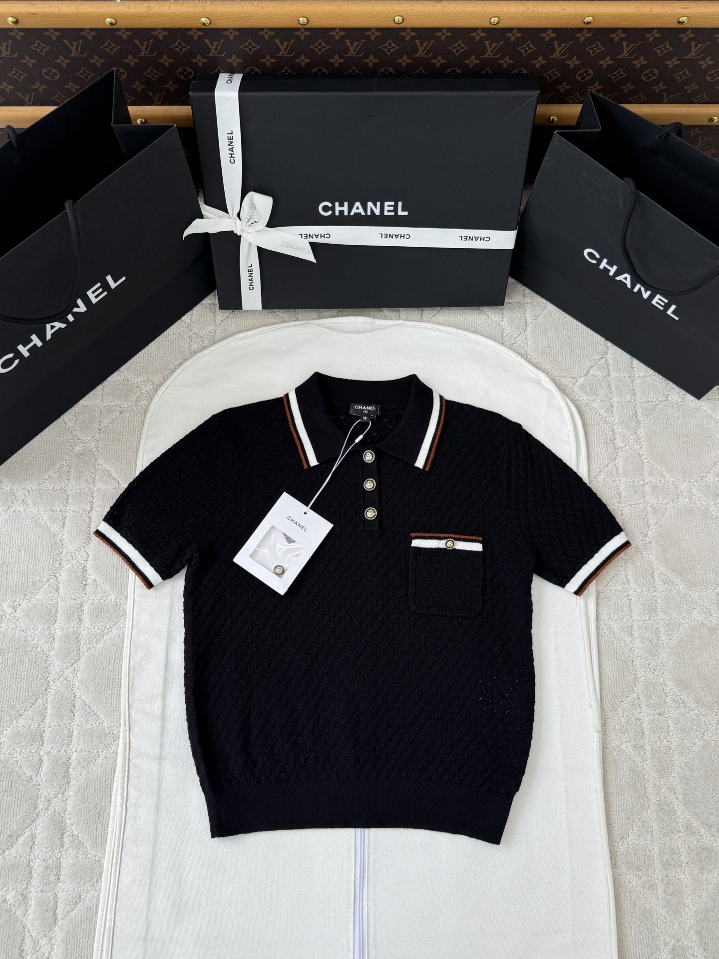 샤넬 카라 반팔티