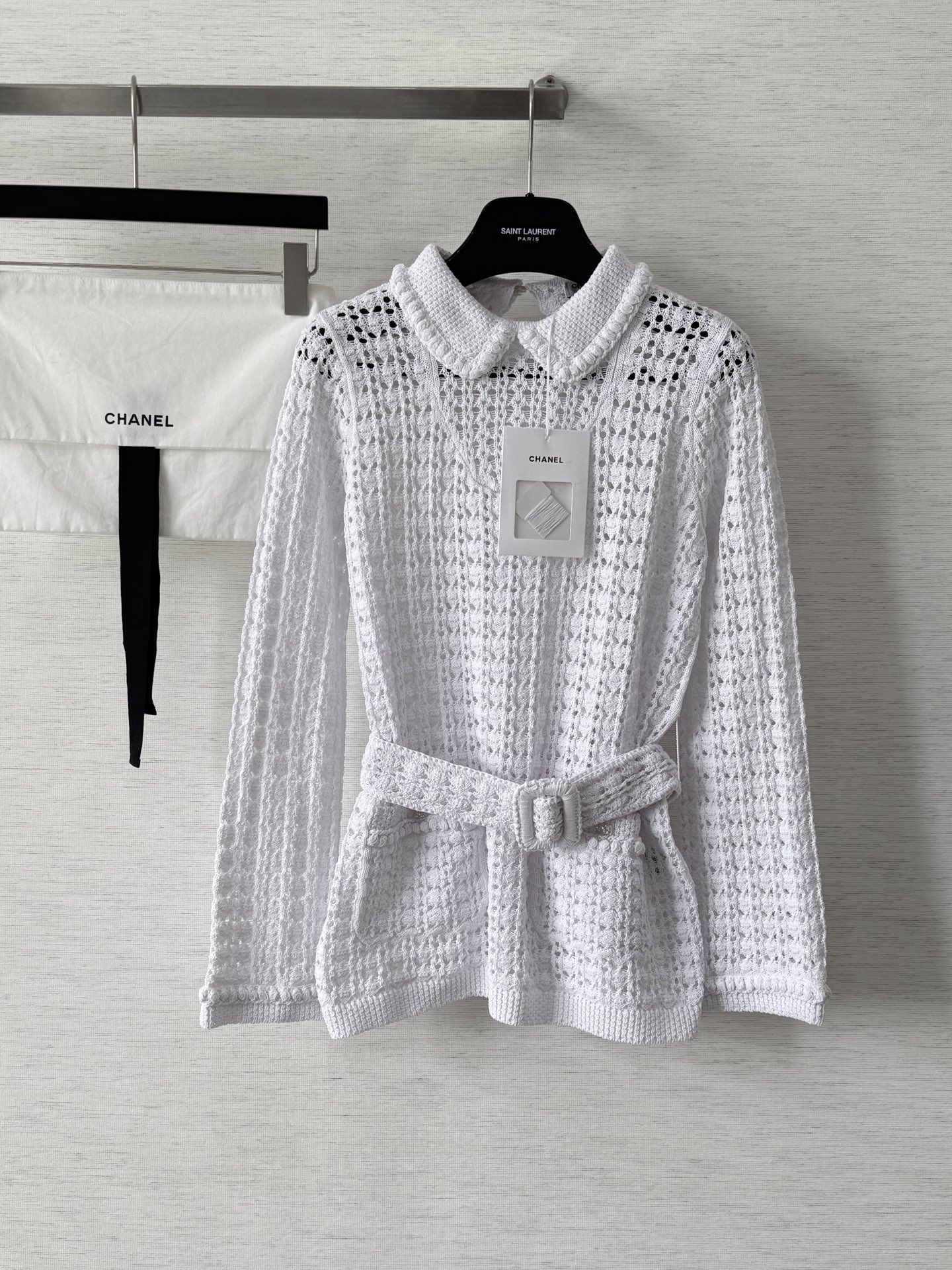 샤넬 26C 오픈워크 텍스처 웨이스트 핏 니트 가디건