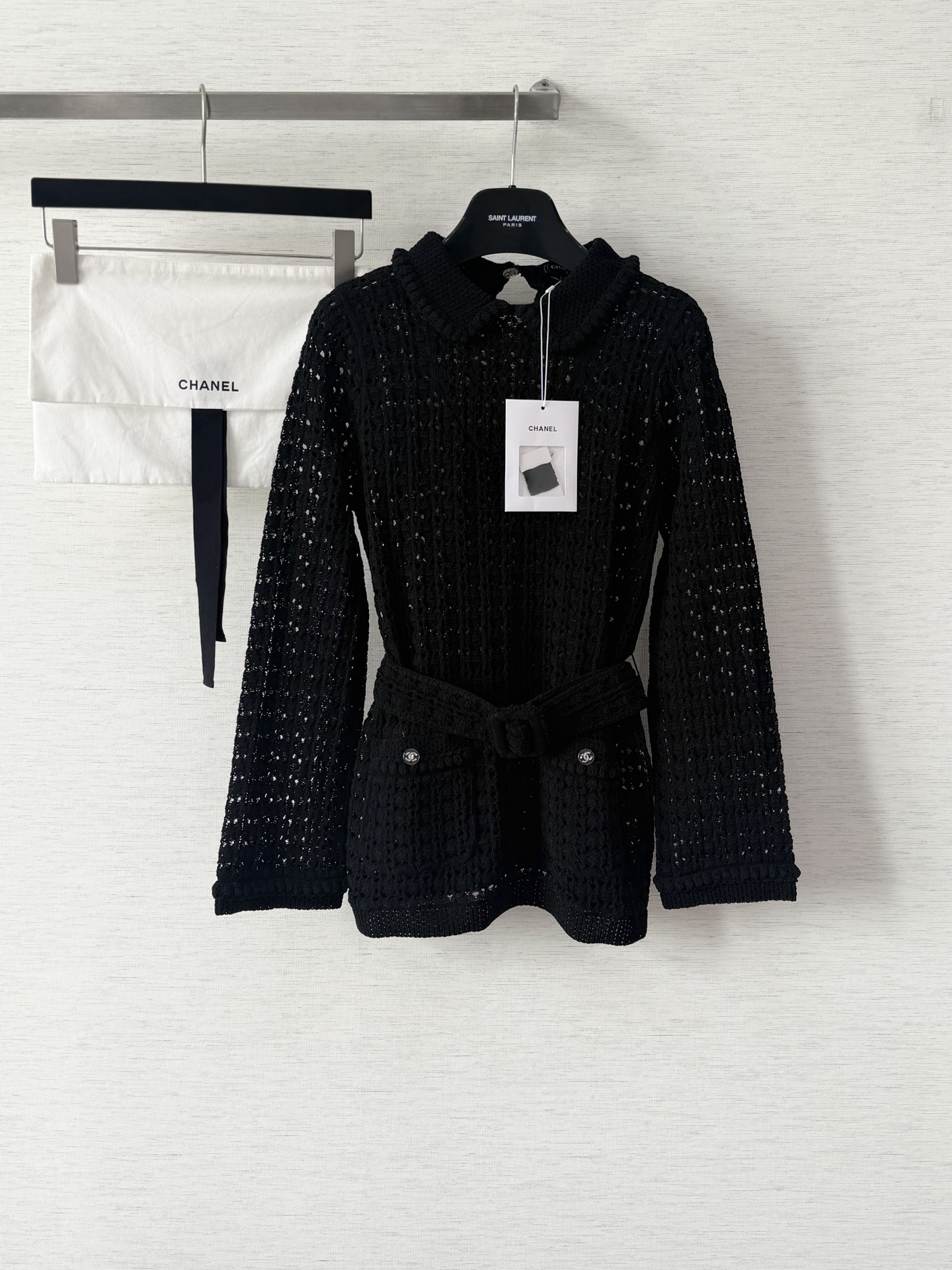 샤넬 26C 오픈워크 텍스처 웨이스트 핏 니트 가디건