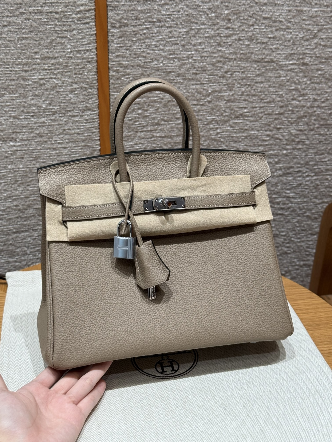 에르메스 버킨백 25 토고 은장 컬러: 81/Gris Tourterlle