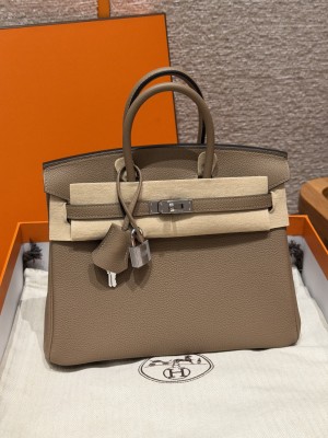 에르메스 버킨백 25 토고 은장 컬러: DO/Beige de Weimar