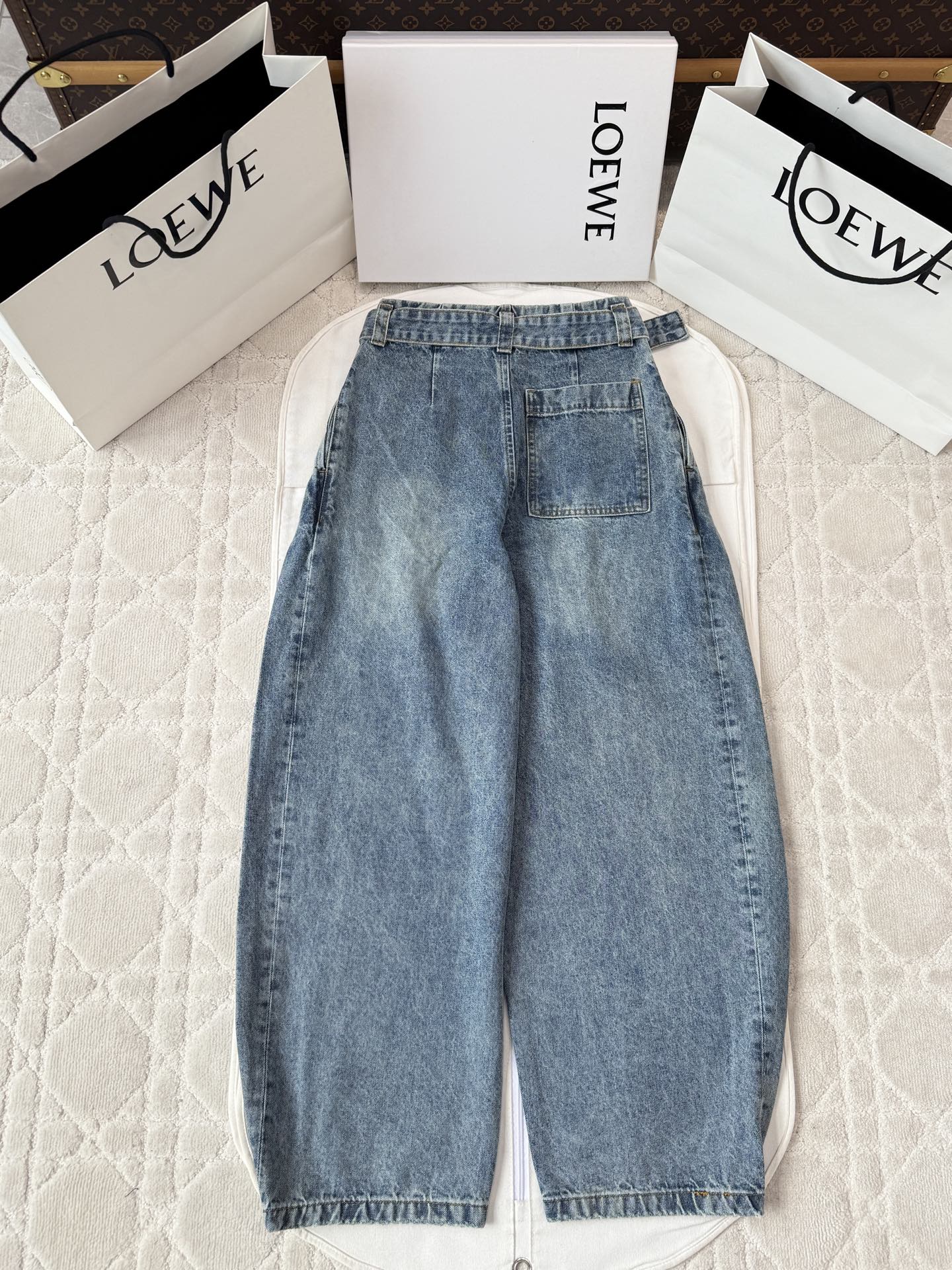 로에베 스트레이트 진