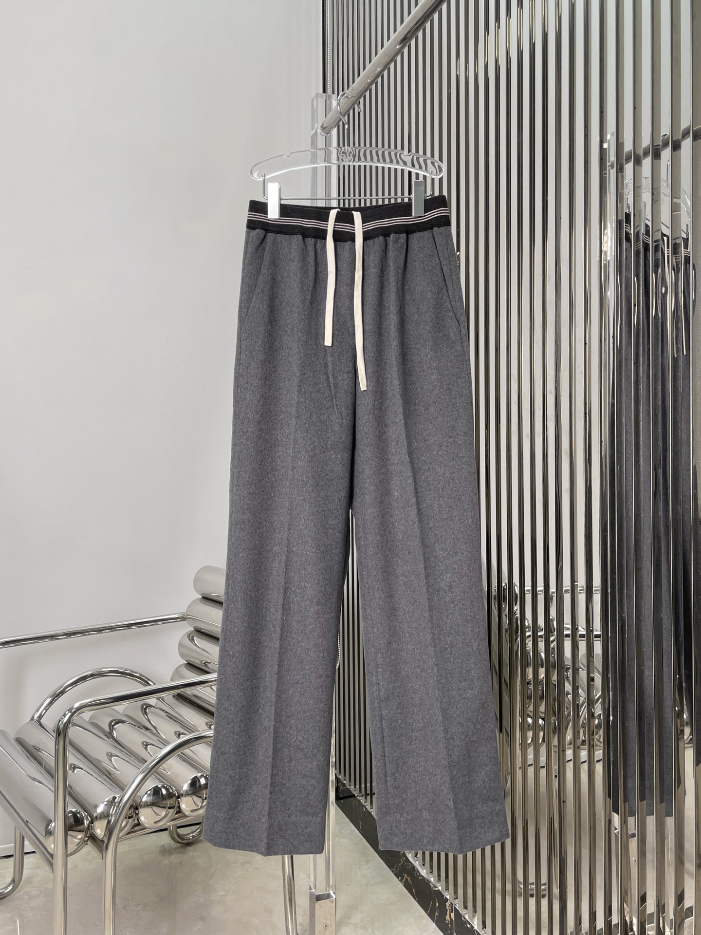 미우미우 트레이닝 팬츠