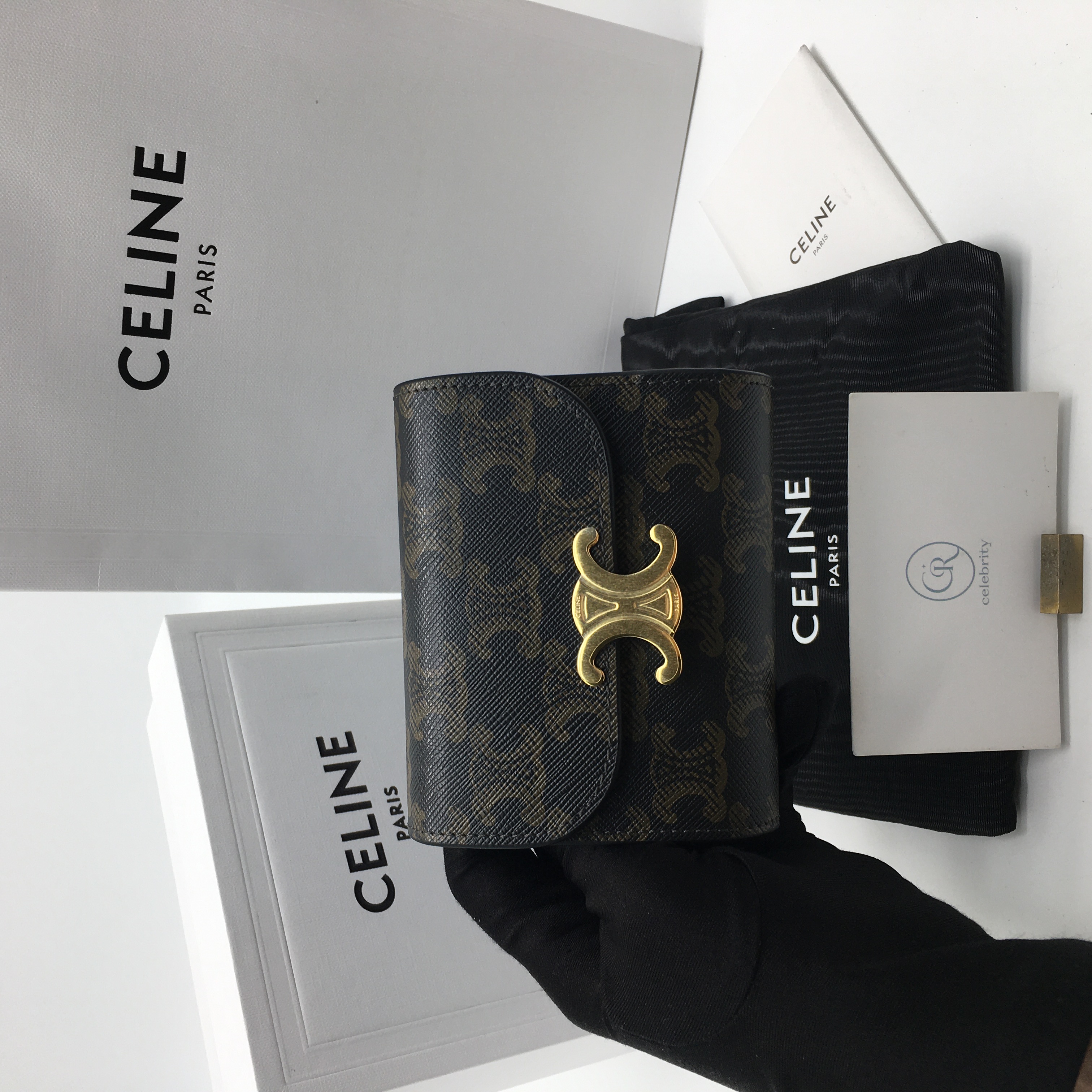 셀린느 트리옹프 트리오페 카드 지갑 캔버스 탠 (3일이내 수령가능) 당일출고