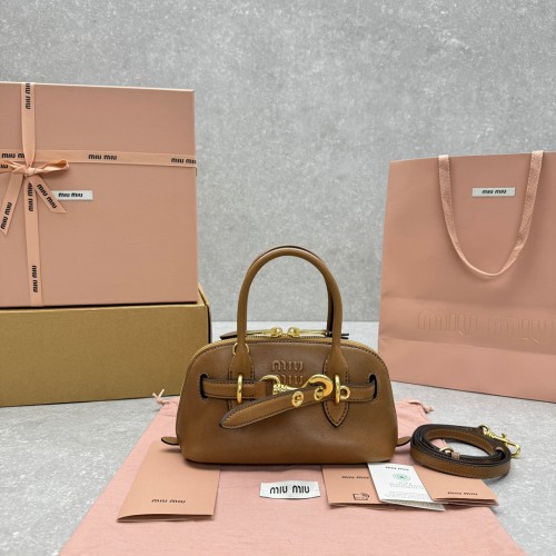 미우미우 아방뛰르 미니 나파 가죽 백 오크