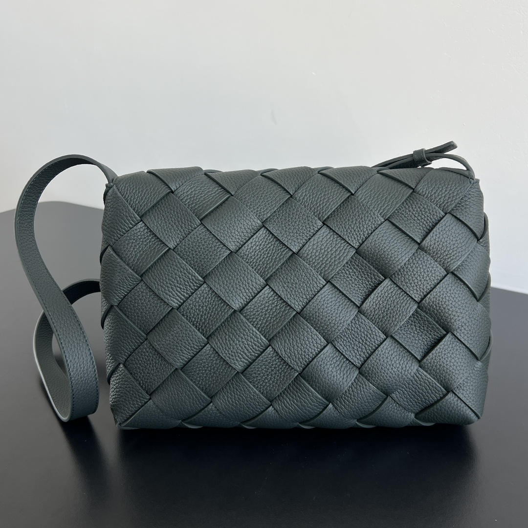 보테가베네타 라지 디아고