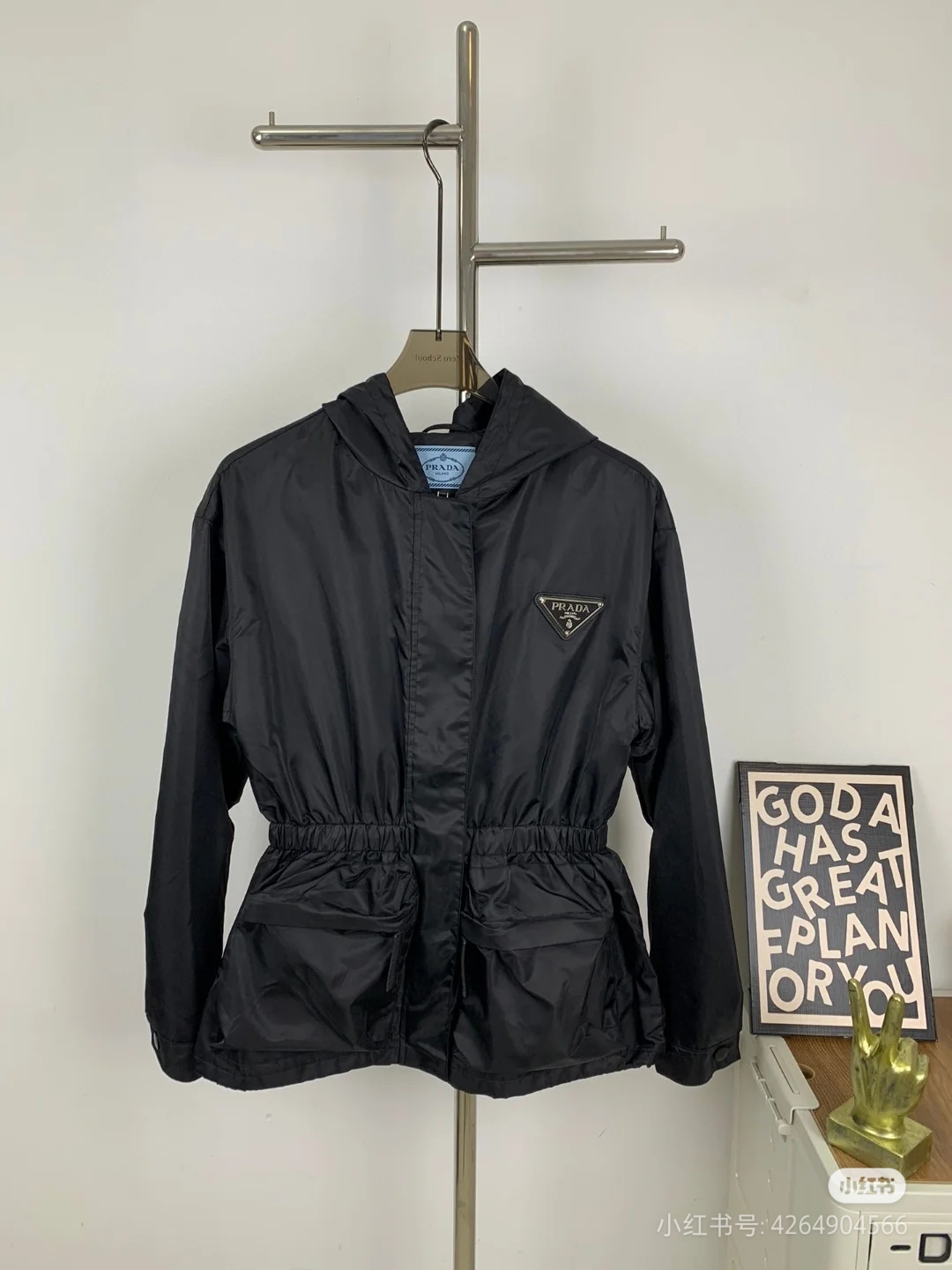 프라다 리나일론 오버사이즈 드로스트링 후드 자켓