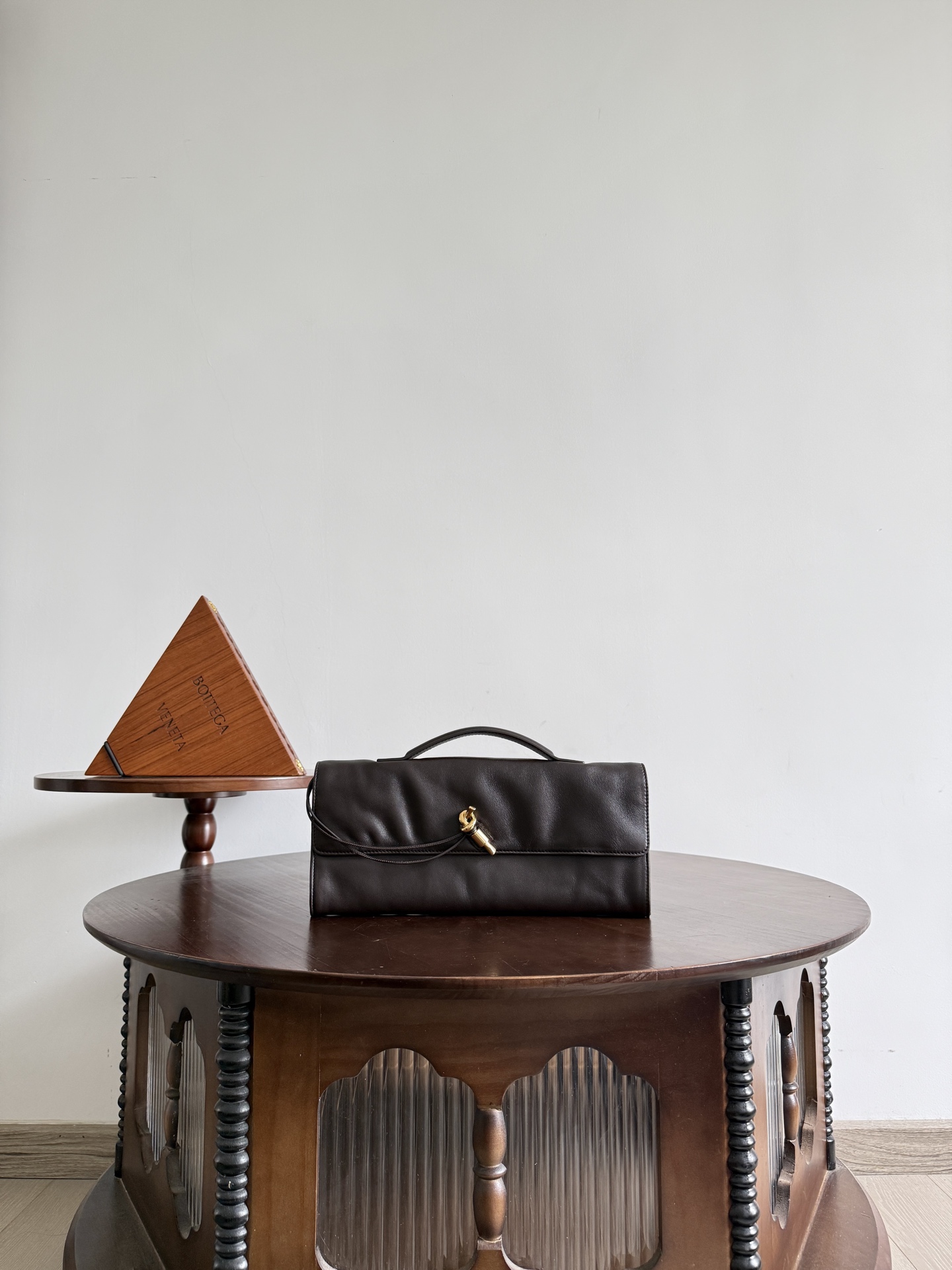 보테가베네타 안디아모 클러치 폰단트