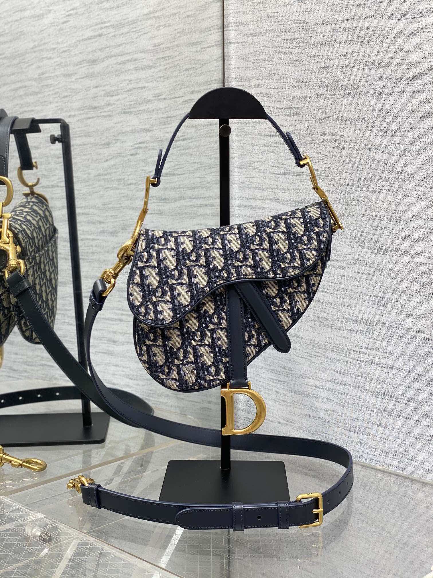 디올 새들 미니 스트랩백