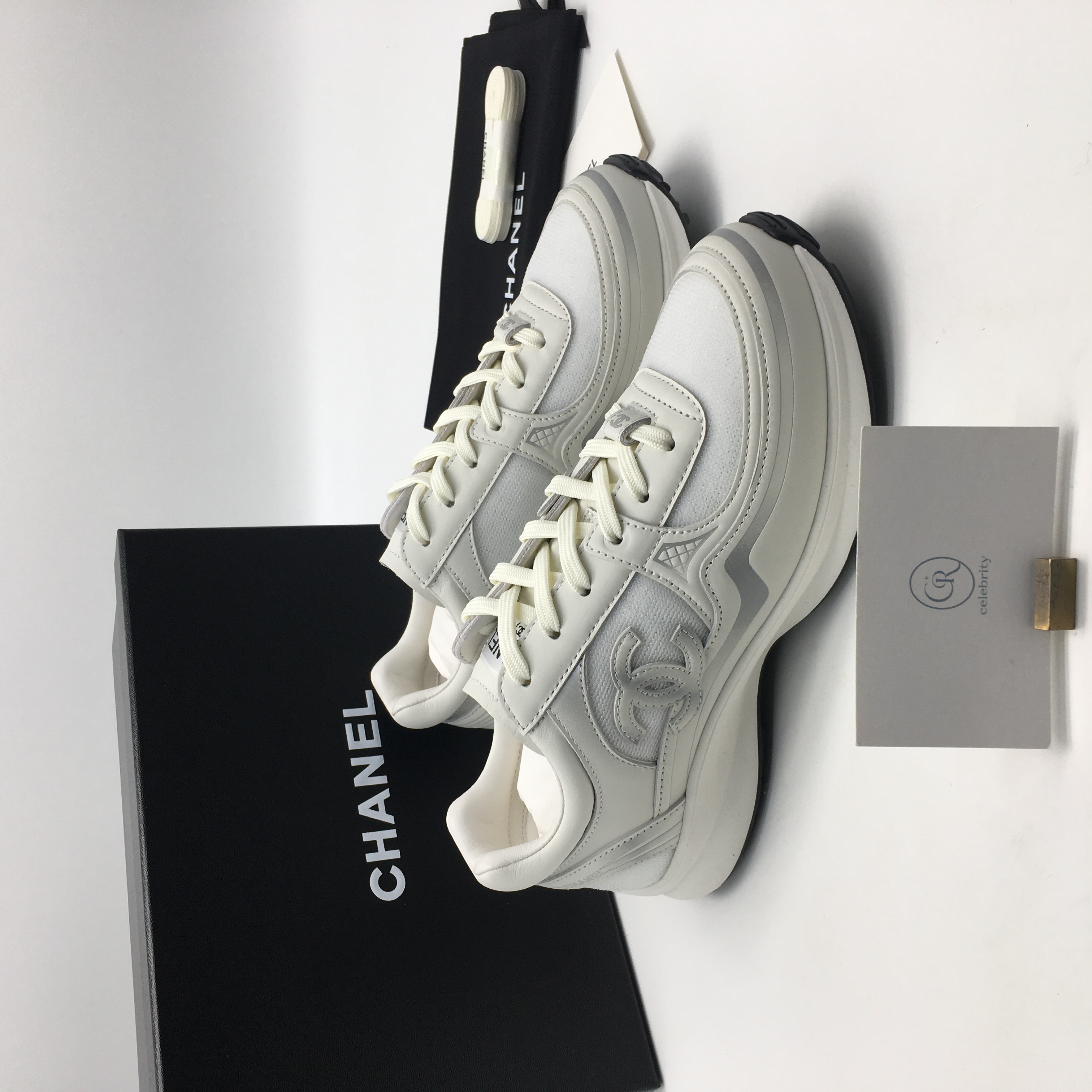 샤넬 메쉬 카프스킨 메탈릭 화이트 실버 크루즈 스니커즈 245~250mm (3일이내 수령가능) 당일출고