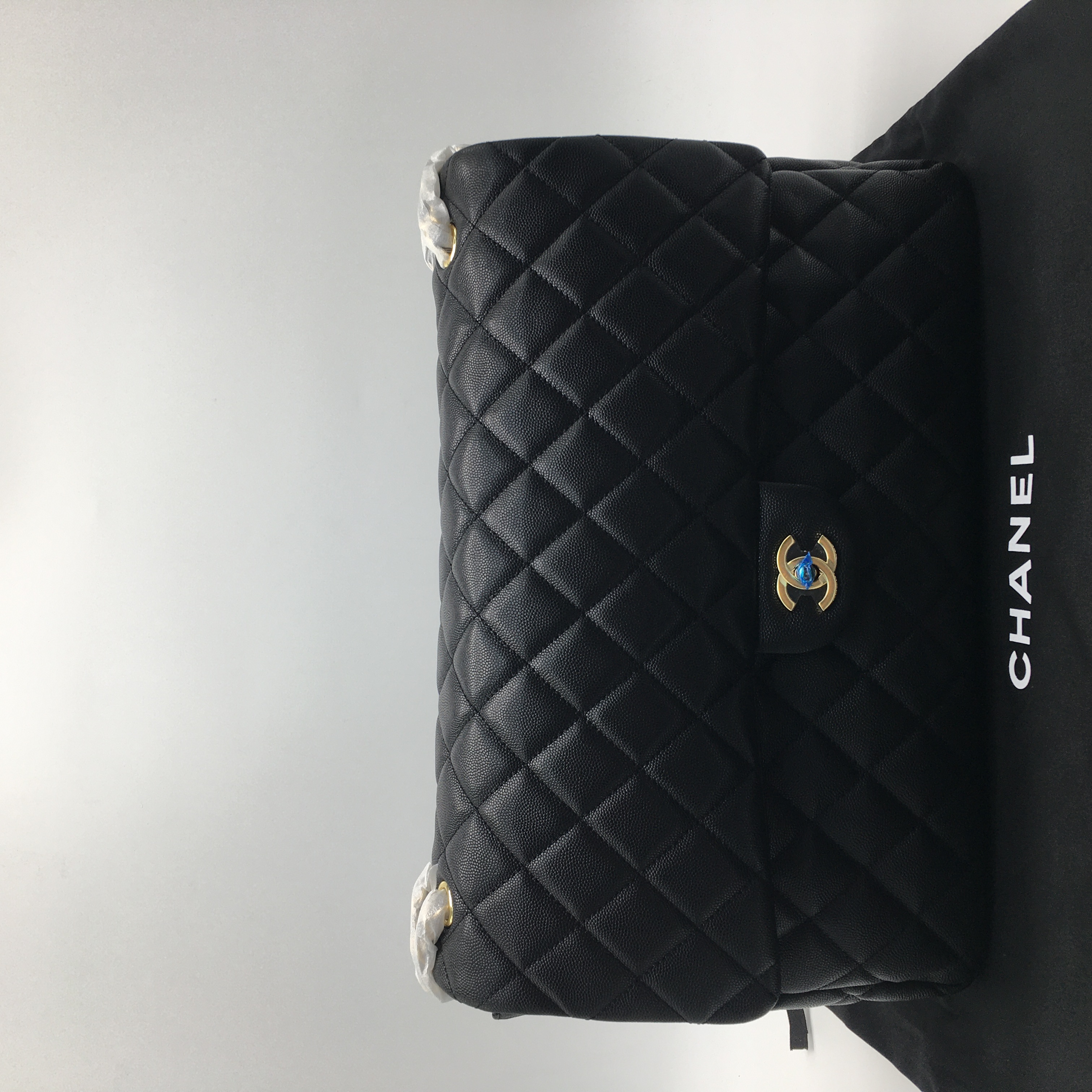 샤넬 크루즈 클래식 메신저 맥시 숄더백