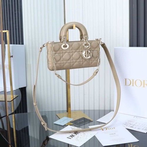 디올 디조이 백 까나쥬 램스킨 파우더 베이지