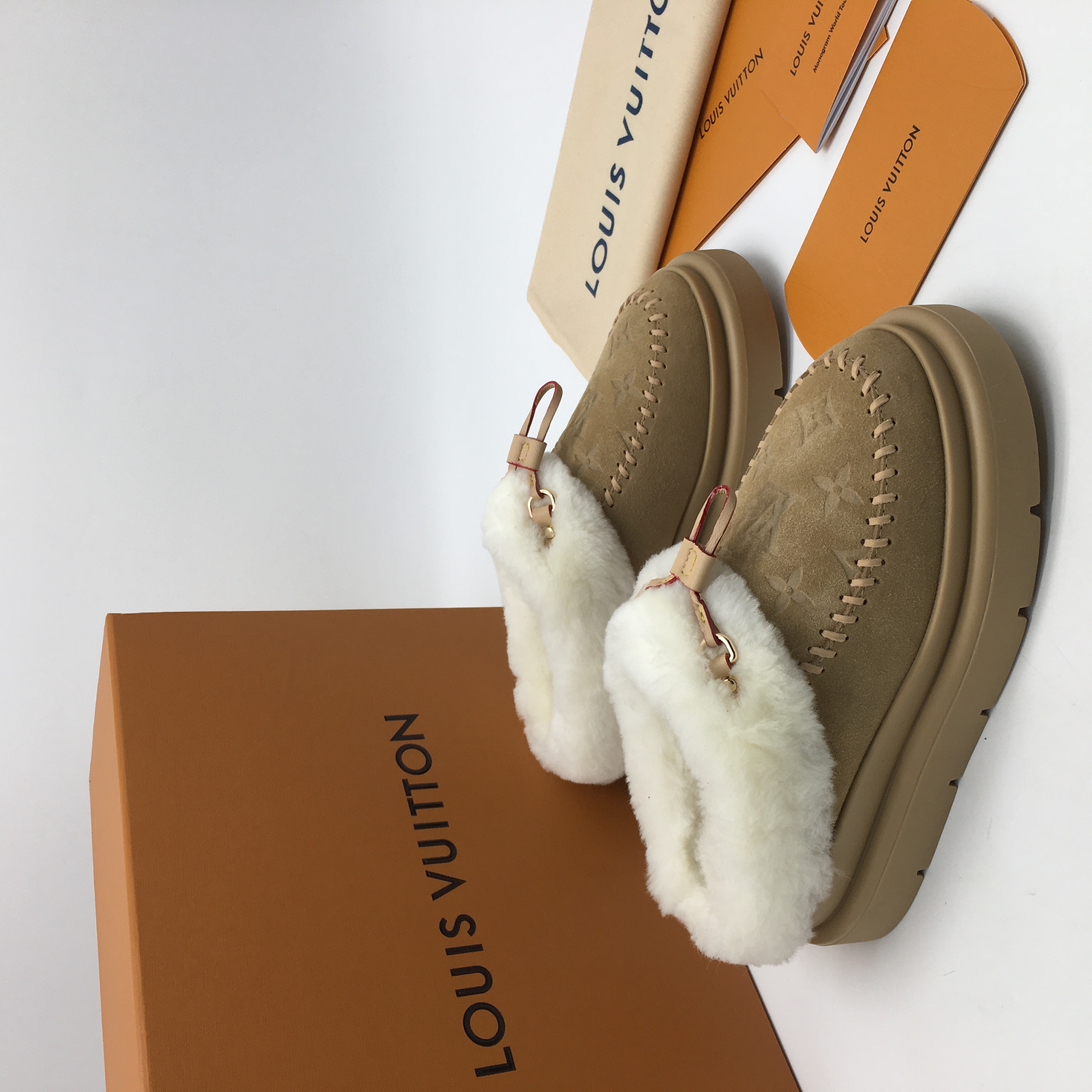 루이비통 코르티나 클로즈드 뮬 235mm(3일이내 수령가능) 당일출고