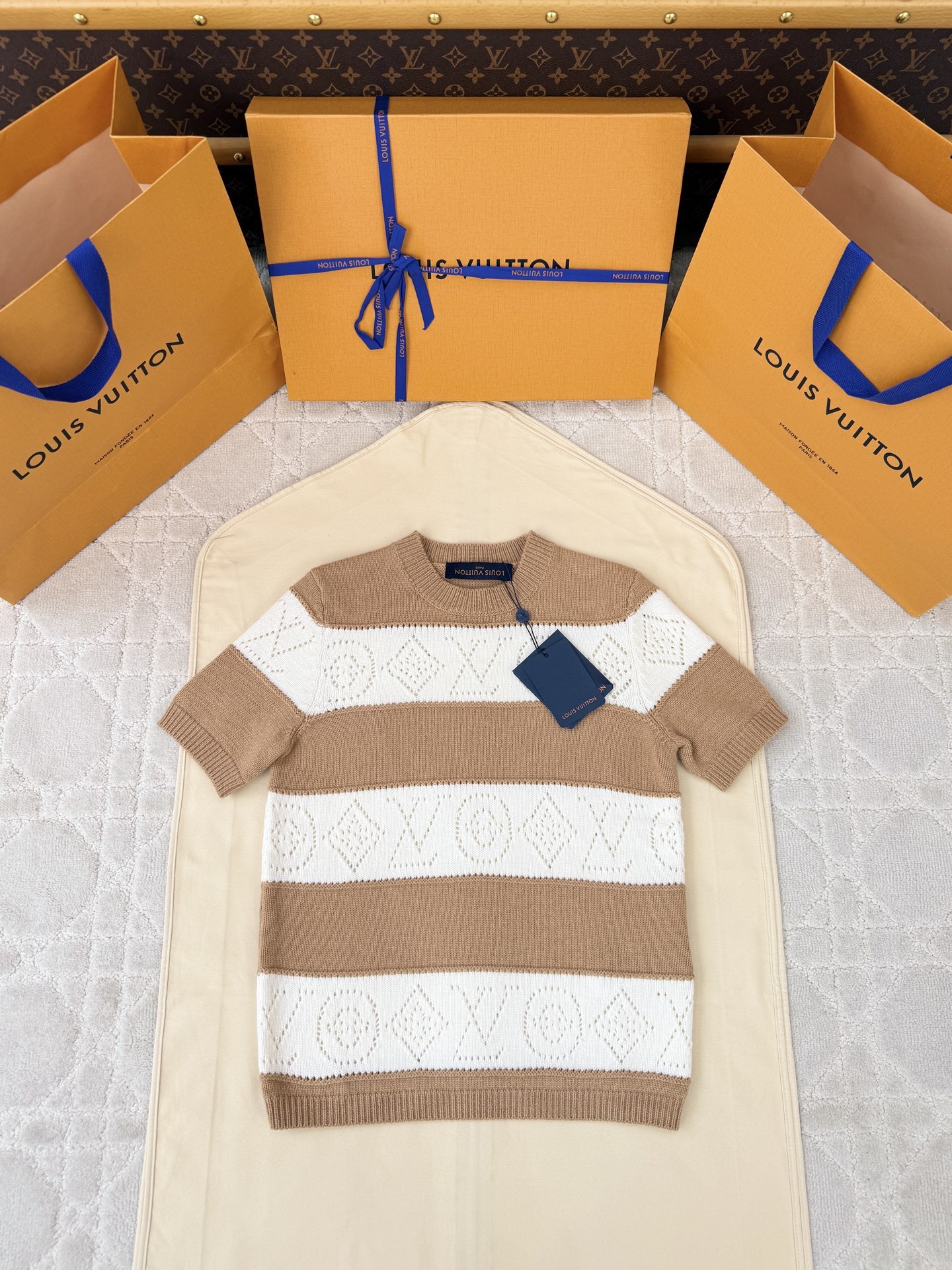 루이비통 니트 반팔티