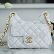샤넬 샤이니 포켓 호보백 스몰 램스킨 금장 화이트 정품급